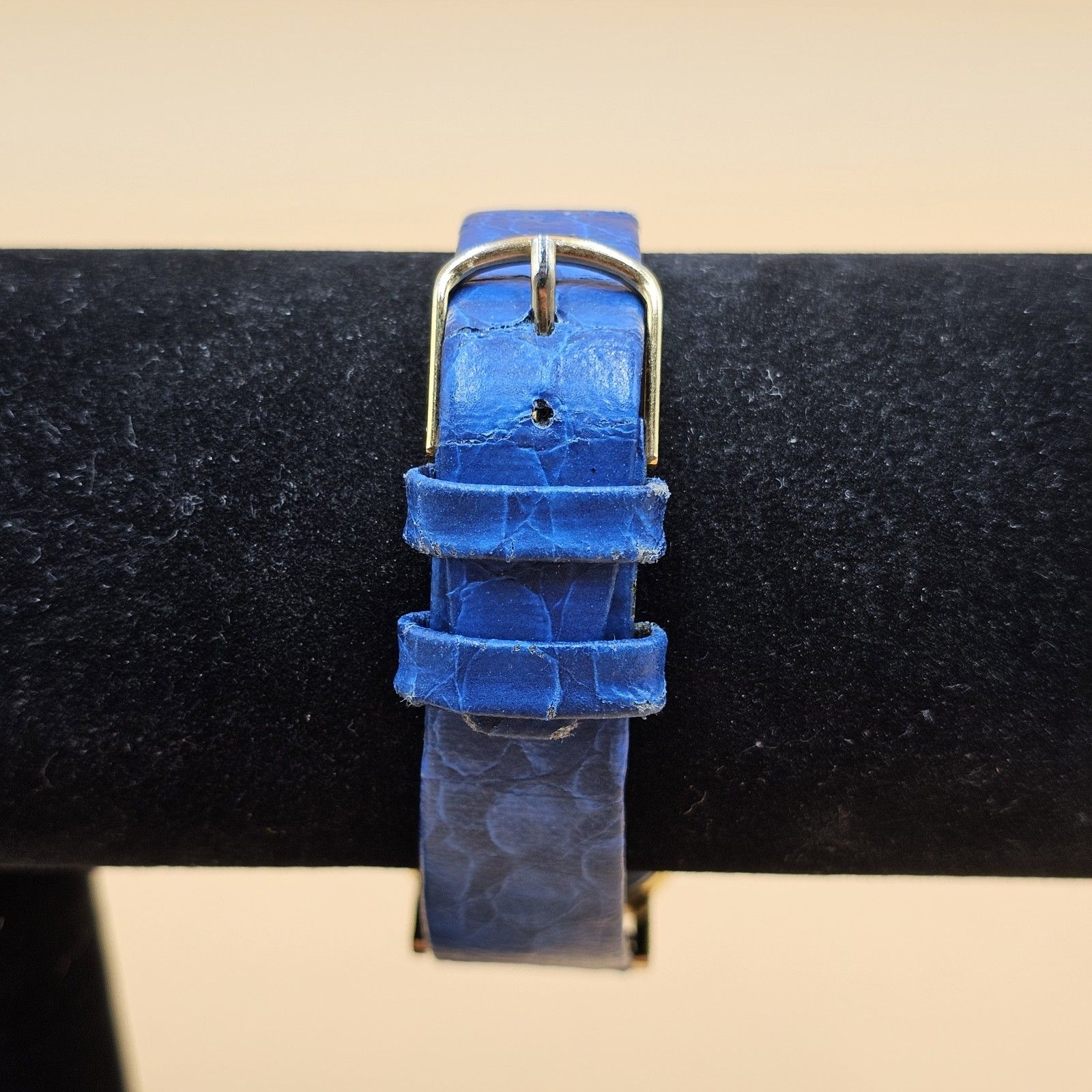Vintage St. Bernard Gold Tone Quartz Kitten Watch New Battery Runs Great — image 6 of 8